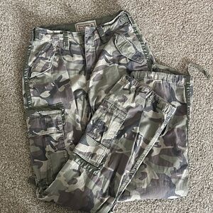 Abercrombie & Fitch Gray Camouflage Cargo Pants